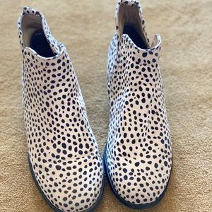 Leopard boots